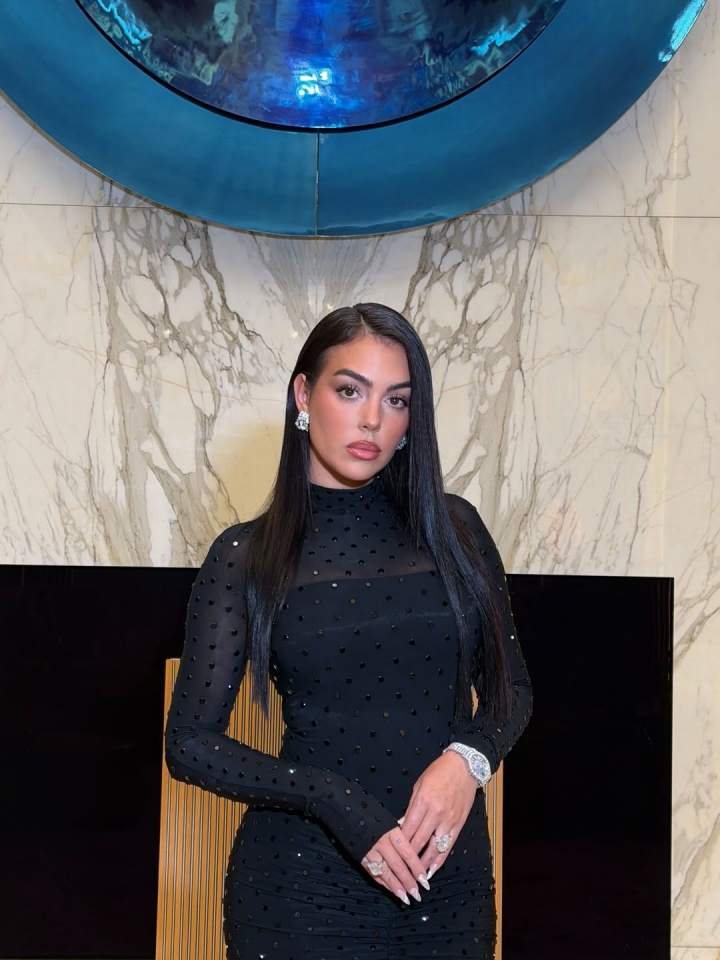 开云在线-顶流！乔治娜晒社媒总粉丝量，ins近7200万+tiktok突破2000万