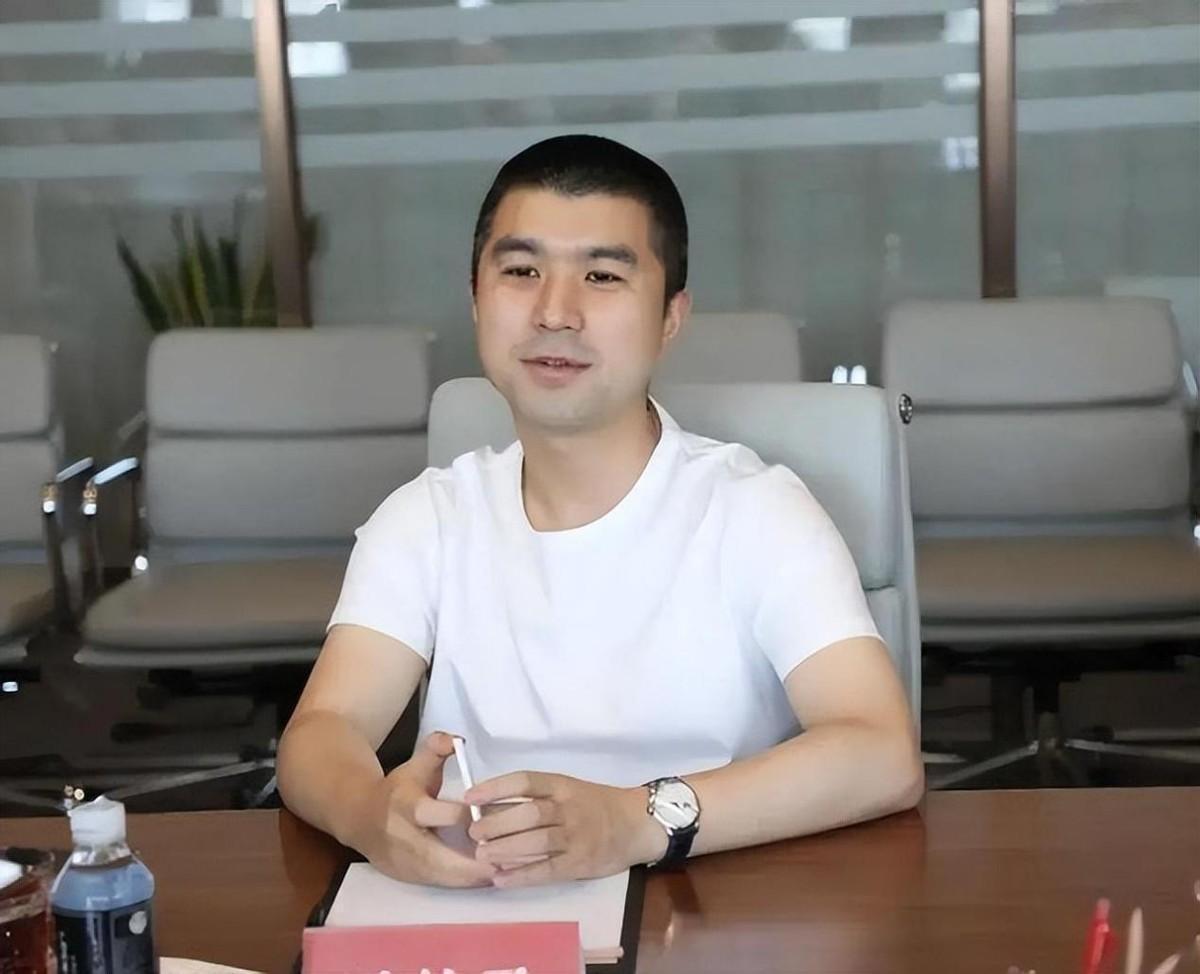 开云官网-卷走53亿！又一大佬带全家跑路，欠中国银行20亿，投资者血本无归