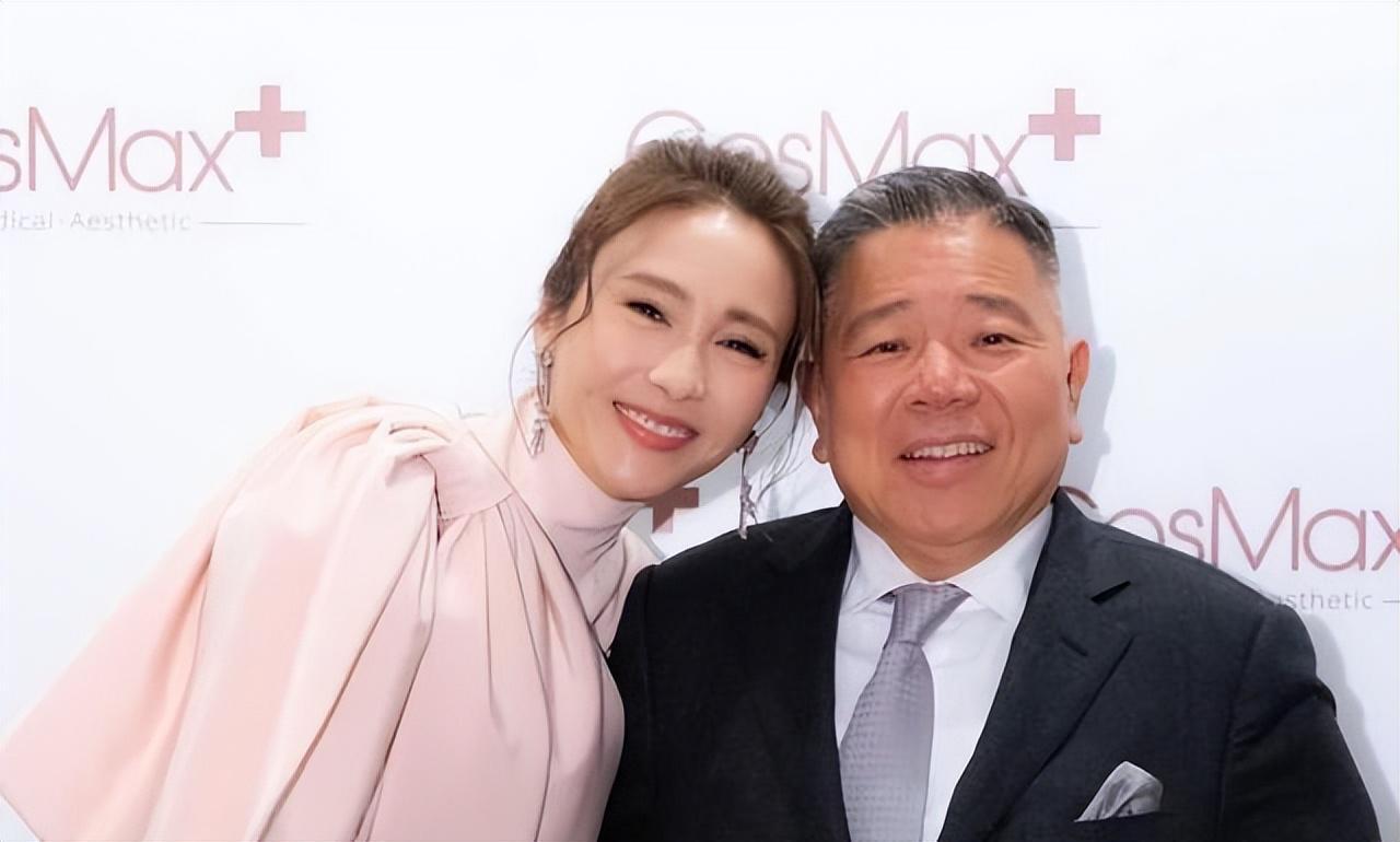 开云娱乐-黎姿太丰满了,真空穿紧身裙都兜不住好身材,我感慨富商真会选人