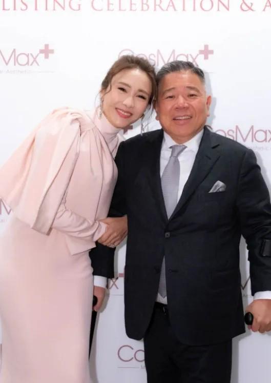 开云娱乐-黎姿太丰满了,真空穿紧身裙都兜不住好身材,我感慨富商真会选人