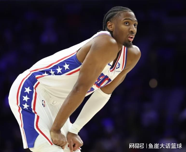 开云体育-湖人赢球后暴露隐患，詹姆斯创纪录！里夫斯摊牌，一人成无名功臣